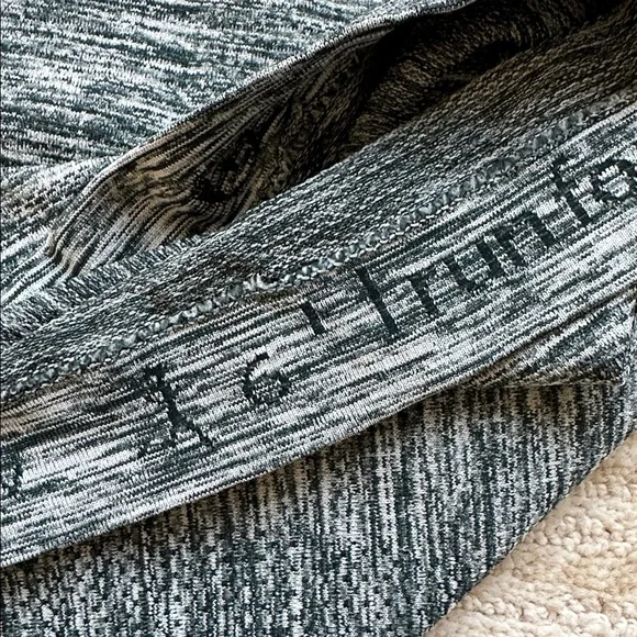 Like New Lululemon Run: Swiftly Tech Racerback Space Dye Heathered Green Size 6 - Picture 12 of 14